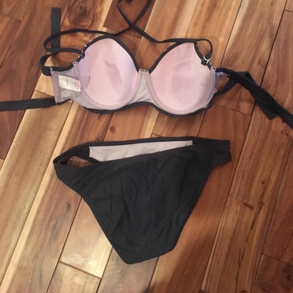 Bikini - Picture 2 of 2